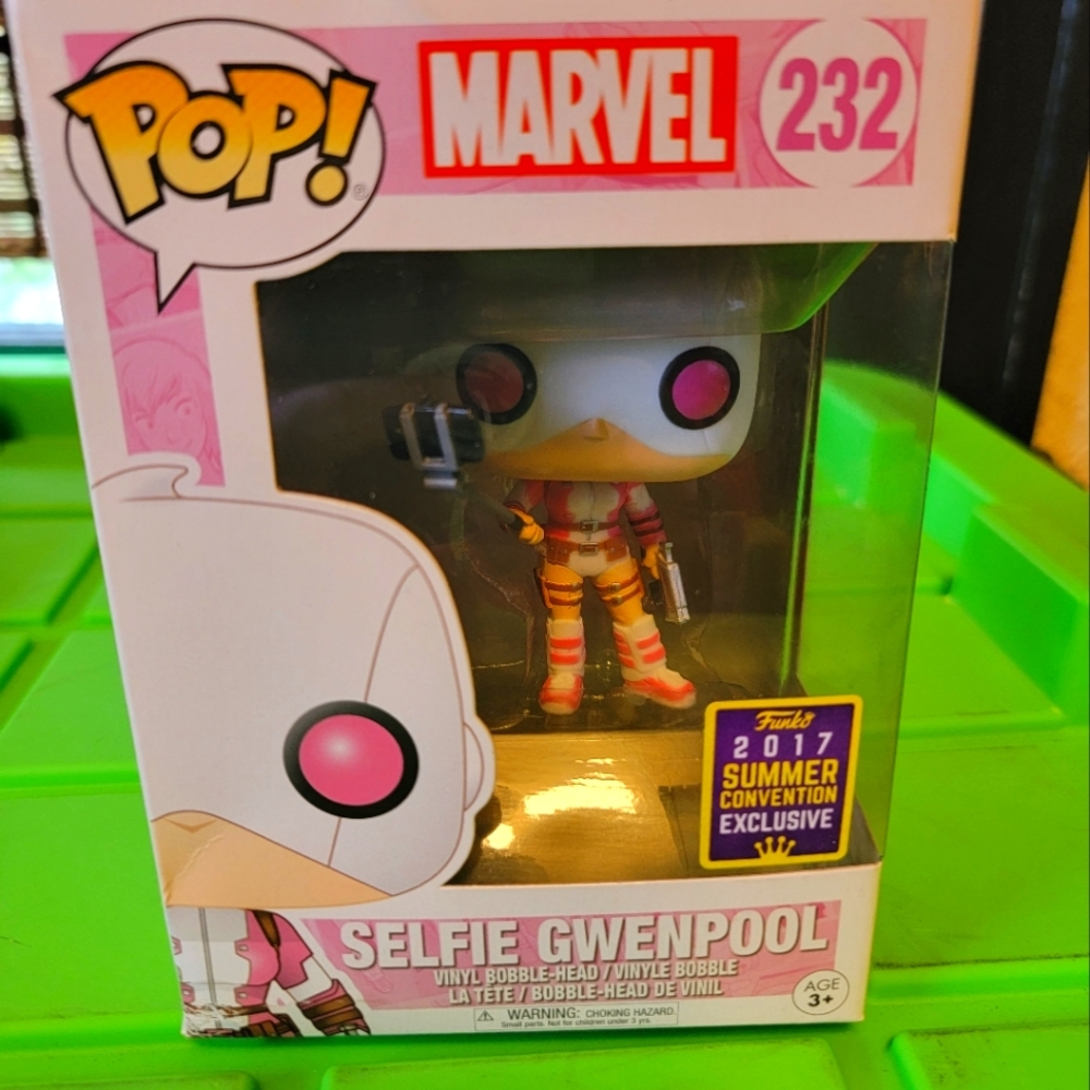 Funko Pop! Vinyl: Marvel - Selfie Gwenpool - 2017 Summer Con Exclusive #232